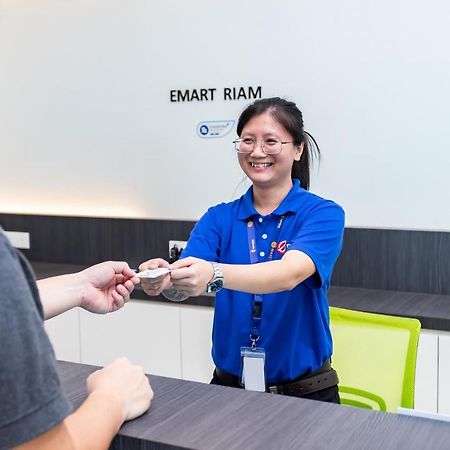 Emart Hotel Miri Esterno foto