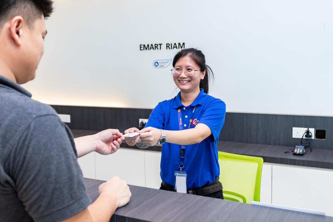 Emart Hotel Miri Esterno foto