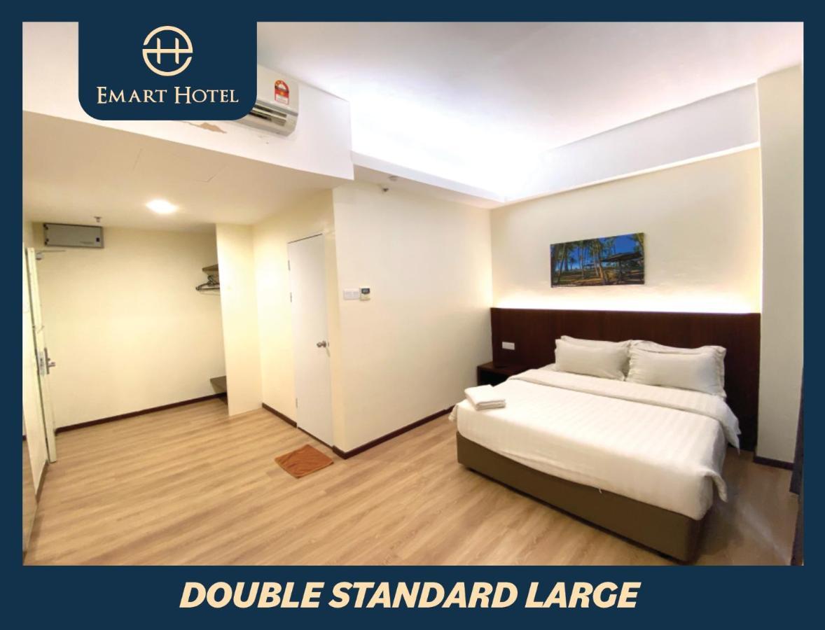 Emart Hotel Miri Esterno foto